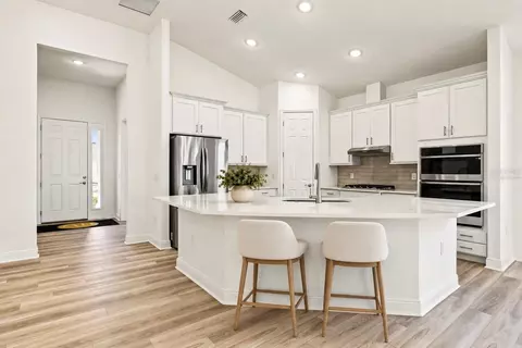 Kitchen - 3951 Kennebunk Loop, Mount Dora, FL 32757 photo 2 of 5