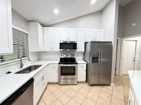 Kitchen - 2510 Cherry Blossom Ct, Eustis, FL 32726 photo 2 of 3