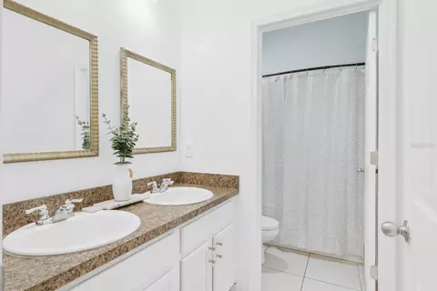 Bath - 3540 Saxony Ln, Saint Cloud, FL 34772 photo 4 of 5