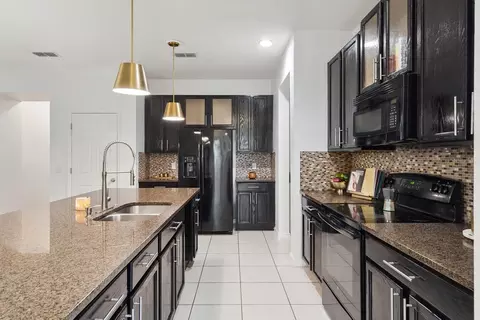 Kitchen - 3540 Saxony Ln, Saint Cloud, FL 34772 photo 3 of 4