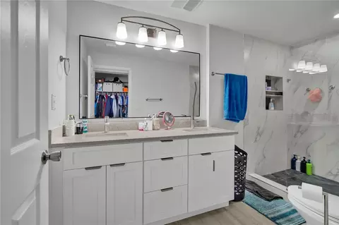 Bath - 3145 Packard Ave, Saint Cloud, FL 34772 photo 2 of 9