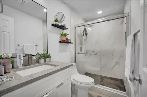 Bath - 3145 Packard Ave, Saint Cloud, FL 34772 photo 8 of 9