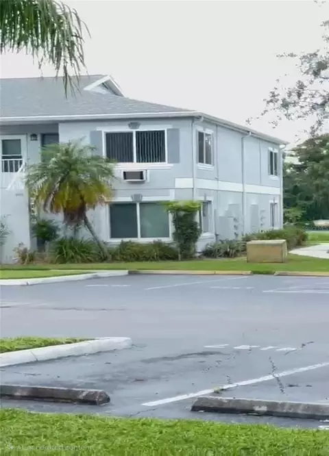 4127 Dolphin Dr #4127, Tampa, FL 33617