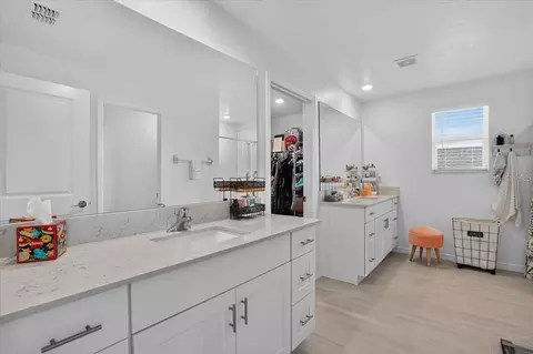 Bath - 12036 Blue Diamond Trl, Parrish, FL 34219 photo 2 of 4