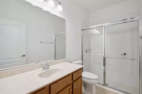 Bath - 211 Lugano Way, Debary, FL 32713 photo 3 of 4