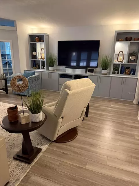 Living - 5109 8th B St E, Bradenton, FL 34203 photo 4 of 5