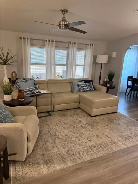 Living - 5109 8th B St E, Bradenton, FL 34203 photo 2 of 5