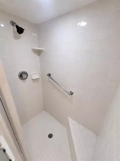 Bath - 8129 SW 117th Loop, Ocala, FL 34481 photo 2 of 3