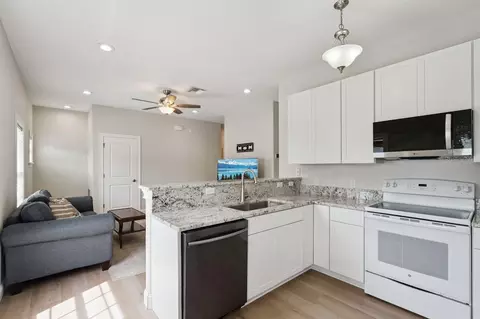 Kitchen - 3351 Schoolhouse Rd, Harmony, FL 34773 photo 3 of 4