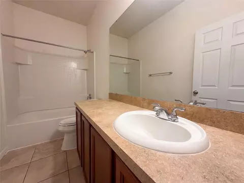 Bath - 1416 Hickory View Cir, Parrish, FL 34219 photo 5 of 8
