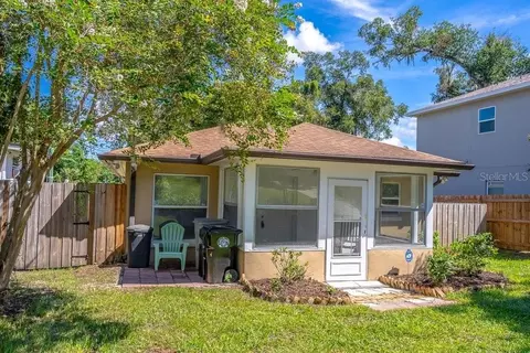 617 E 1st St, Apopka, FL 32703
