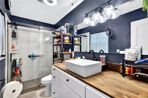 Bath - 2150 NE 8th St, Ocala, FL 34470 photo 4 of 4
