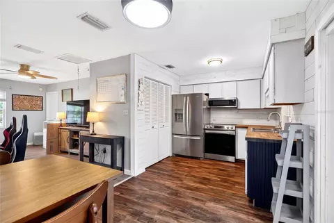 Kitchen - 2150 NE 8th St, Ocala, FL 34470 photo 4 of 7