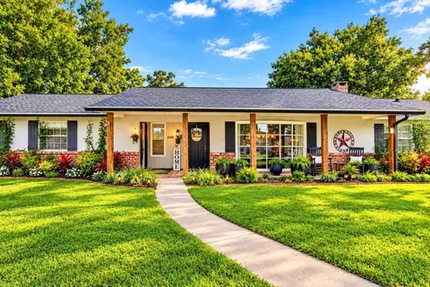 Exterior - 2150 NE 8th St, Ocala, FL 34470 photo 2 of 5