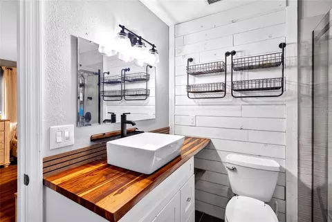 Bath - 2150 NE 8th St, Ocala, FL 34470 photo 2 of 4