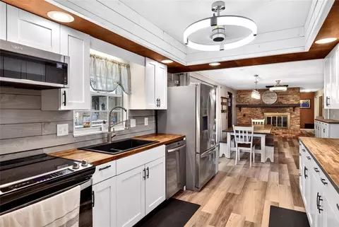 Kitchen - 2150 NE 8th St, Ocala, FL 34470 photo 3 of 7