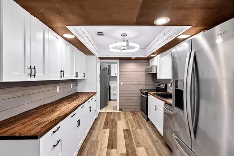 Kitchen - 2150 NE 8th St, Ocala, FL 34470 photo 1 of 7