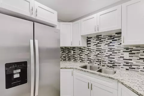 Kitchen - 1135 NE 9th Ave, Ocala, FL 34470 photo 4 of 8