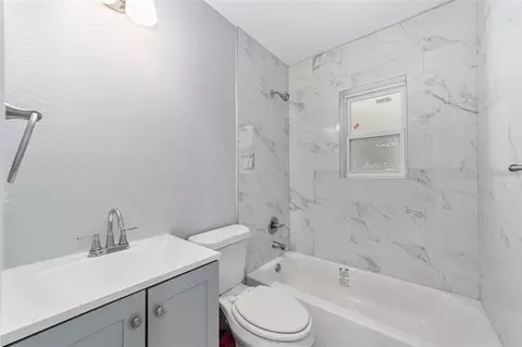 Bath - 1135 NE 9th Ave, Ocala, FL 34470 photo 3 of 3