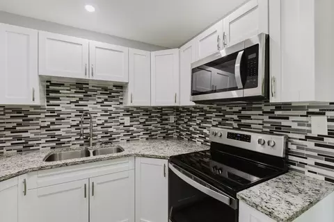 Kitchen - 1135 NE 9th Ave, Ocala, FL 34470 photo 3 of 8