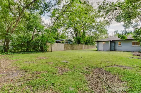 Exterior - 1135 NE 9th Ave, Ocala, FL 34470 photo 4 of 10