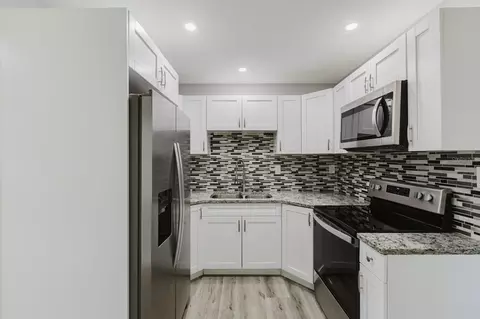 Kitchen - 1135 NE 9th Ave, Ocala, FL 34470 photo 2 of 8