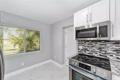 Kitchen - 1135 NE 9th Ave, Ocala, FL 34470 photo 8 of 8