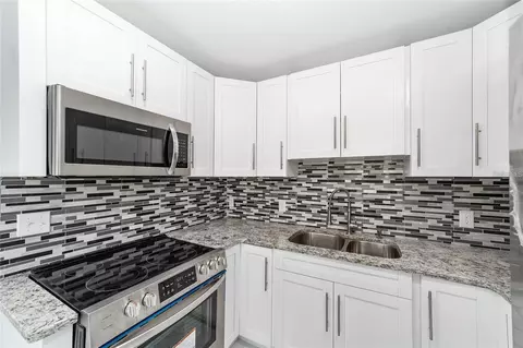Kitchen - 1135 NE 9th Ave, Ocala, FL 34470 photo 7 of 8