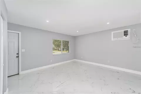 Living - 1135 NE 9th Ave, Ocala, FL 34470 photo 4 of 6