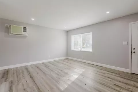Living - 1135 NE 9th Ave, Ocala, FL 34470 photo 1 of 6