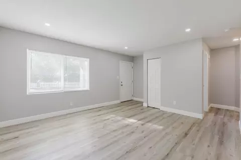 Living - 1135 NE 9th Ave, Ocala, FL 34470 photo 2 of 6
