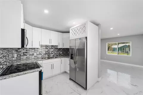 Kitchen - 1135 NE 9th Ave, Ocala, FL 34470 photo 5 of 8