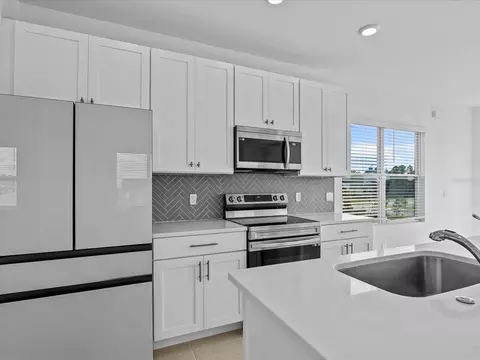 Kitchen - 2988 Polaris Dr, Saint Cloud, FL 34771 photo 5 of 7