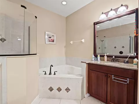 Bath - 2137 Velvet Leaf Dr, Ocoee, FL 34761 photo 3 of 6