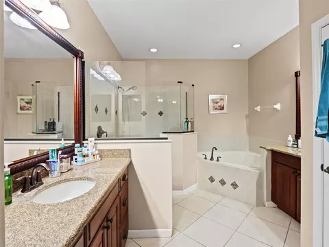 Bath - 2137 Velvet Leaf Dr, Ocoee, FL 34761 photo 2 of 6