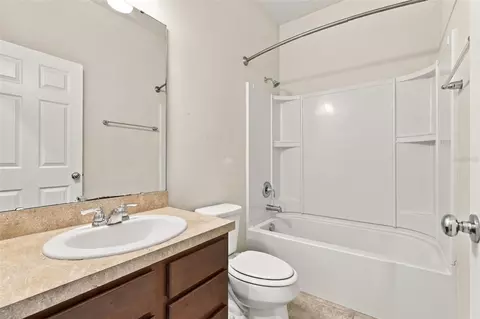 Bath - 3680 Cabo Ln, Saint Cloud, FL 34772 photo 3 of 4