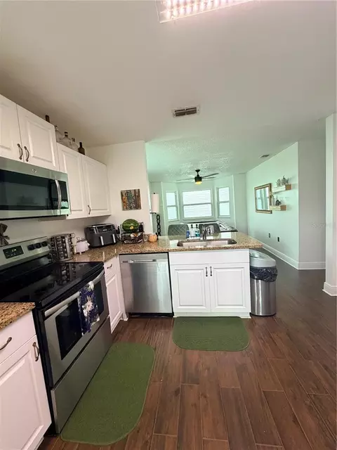 Kitchen - 401 Chancellor Ct, Saint Cloud, FL 34769 photo 2 of 3
