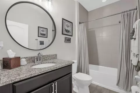 Bath - 1456 Sourwood Dr, Ocoee, FL 34761 photo 1 of 2