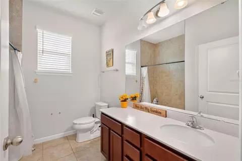 Bath - 17136 Goldcrest Loop, Clermont, FL 34714 photo 2 of 3