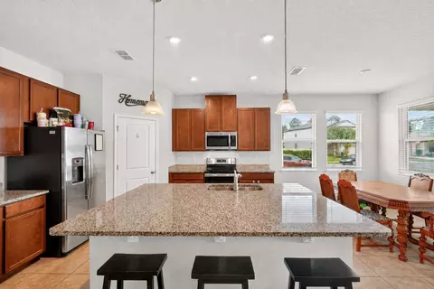 Kitchen - 17136 Goldcrest Loop, Clermont, FL 34714 photo 3 of 4