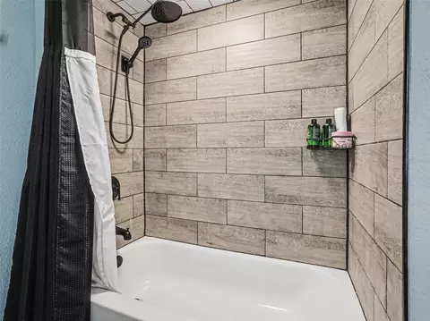 Bath - 1000 Delaware Ave, Saint Cloud, FL 34769 photo 4 of 4