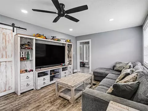 Living - 1000 Delaware Ave, Saint Cloud, FL 34769 photo 3 of 3