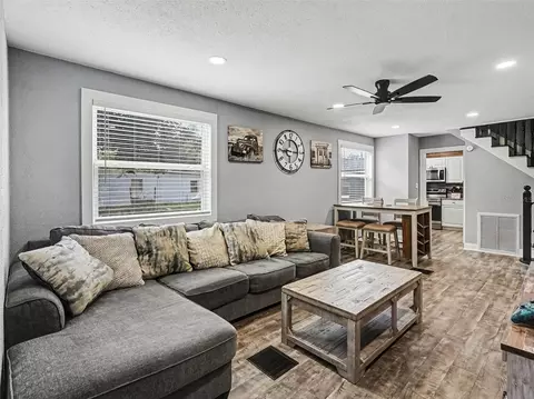Living - 1000 Delaware Ave, Saint Cloud, FL 34769 photo 2 of 3