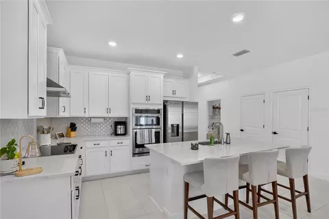 Kitchen - 4916 Shady Pines Dr, Saint Cloud, FL 34772 photo 4 of 6