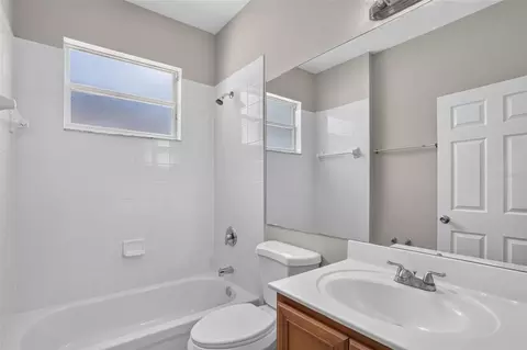Bath - 2803 Eagle Lake Dr, Clermont, FL 34711 photo 3 of 4