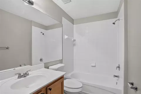 Bath - 2803 Eagle Lake Dr, Clermont, FL 34711 photo 4 of 4