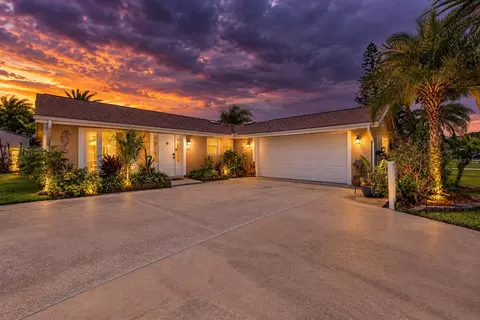 149 Sea Isle Cir, South Daytona, FL 32119