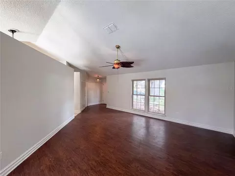 Living - 2007 Darlington Oak Dr, Seffner, FL 33584 photo 6 of 7
