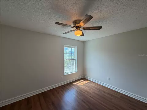 Bedroom - 2007 Darlington Oak Dr, Seffner, FL 33584 photo 3 of 3