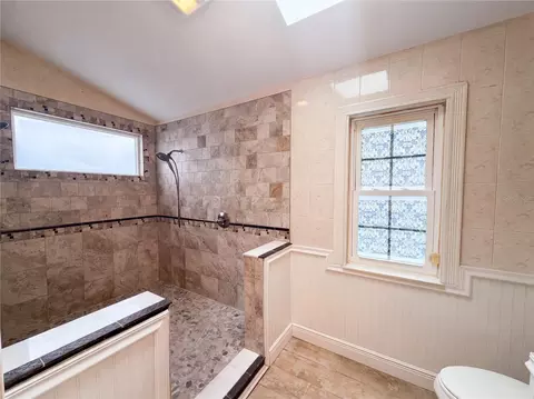 Bath - 2007 Darlington Oak Dr, Seffner, FL 33584 photo 3 of 3
